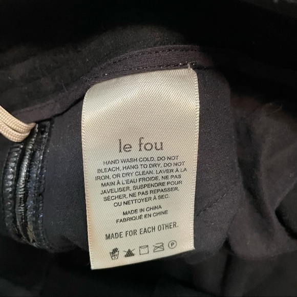 𝅺ARITZIA Wilfred Le Fou Shiny Black Faux Leather Vegan Pants 4 - Picture 7 of 7